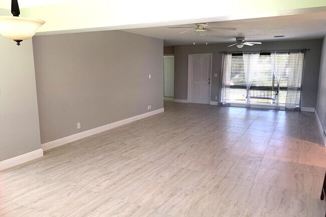 Foto del edificio - 441 NE 24th Ct
