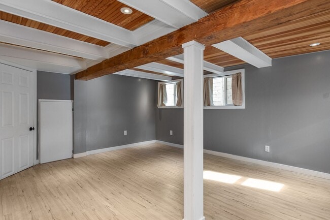 Building Photo - 5155