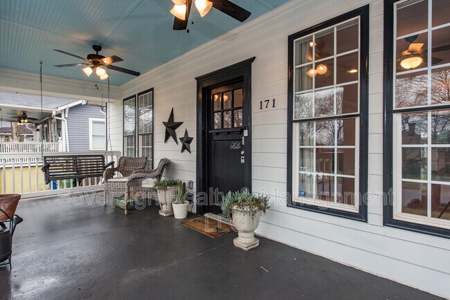 Foto del edificio - 171 Howard St SE