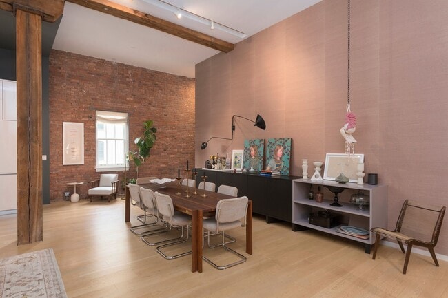 Building Photo - 185 Plymouth St