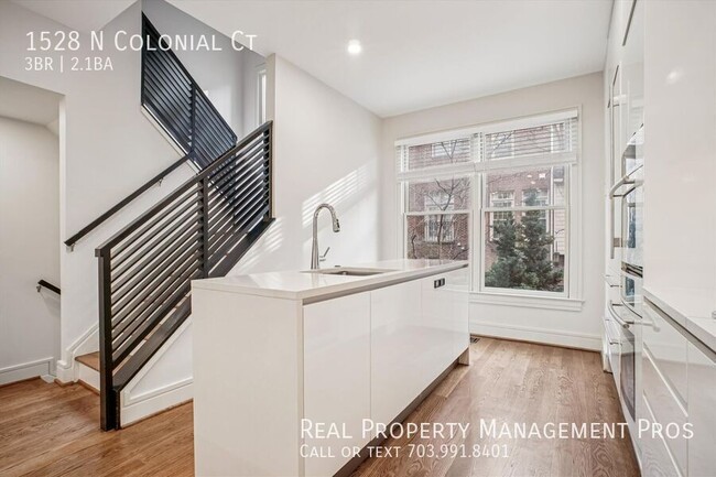 Photo - 1528 N Colonial Ct Townhome