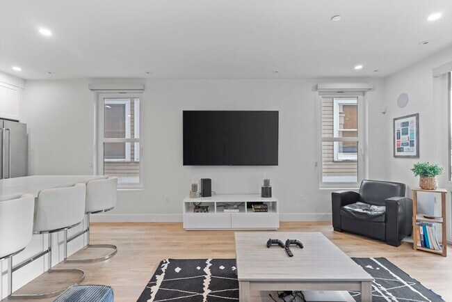 Foto del edificio - 326 W Broadway