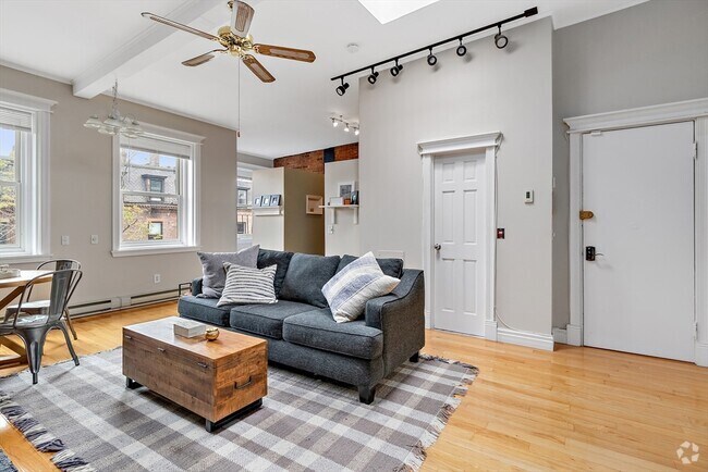 Building Photo - 127 Marlborough St