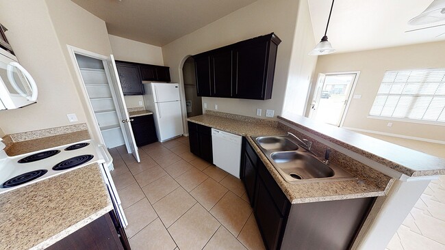 Building Photo - 1307 Loyal Ln