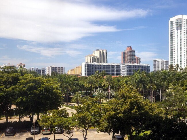 Foto del edificio - 18181 NE 31st Ct