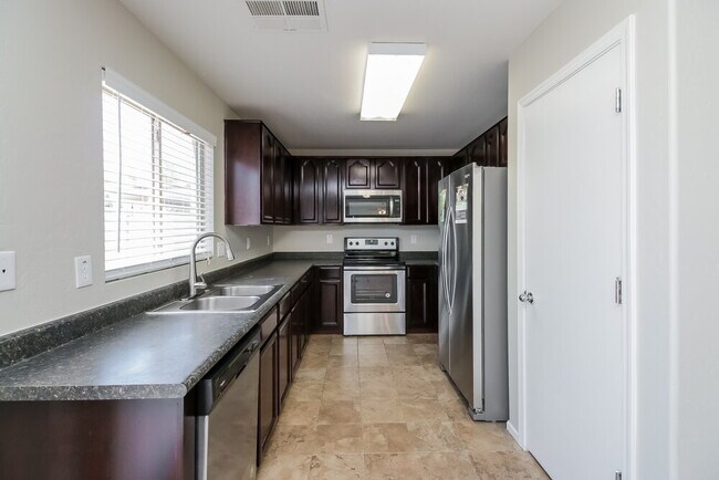 Building Photo - 2415 W Wrangler Way