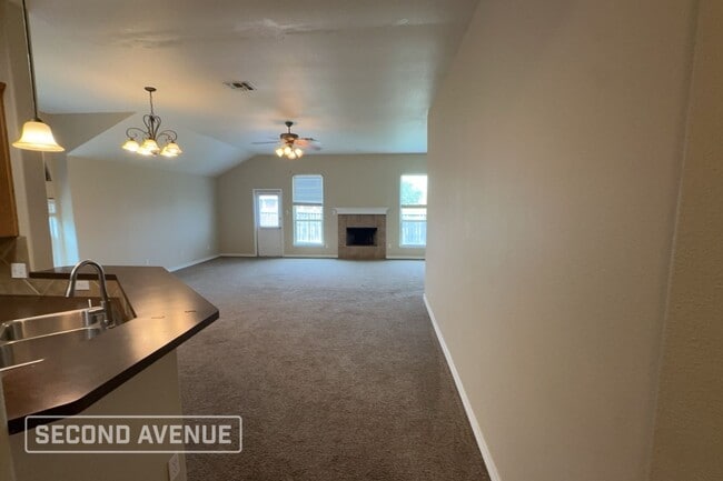 Building Photo - 1011 Forest Oak Dr