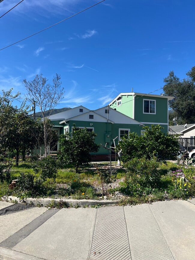 Building Photo - 3829 Rosemont Ave