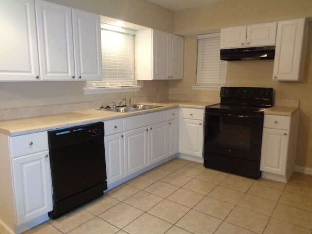 Building Photo - 5060 Whiteway Drive
