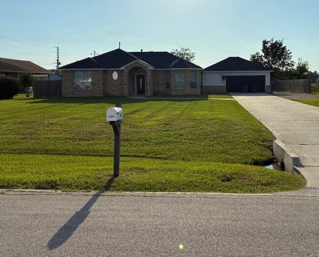 Foto del edificio - 14049 Overstreet Dr