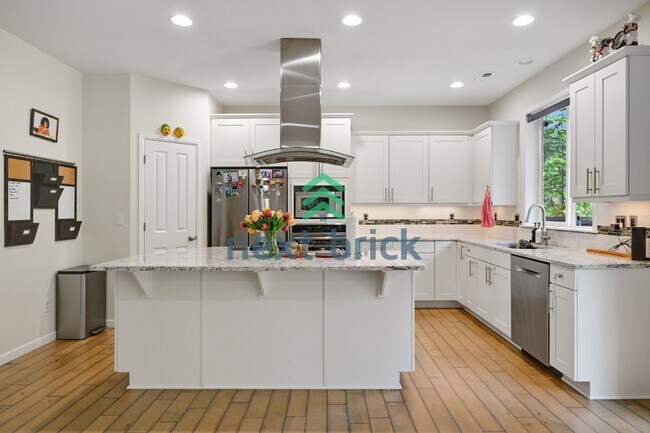 Foto del edificio - "Spacious 5-Bedroom Retreat with 3 Full Baths in Snohomish – 3,350 Sq Ft of Comfortable Living!"