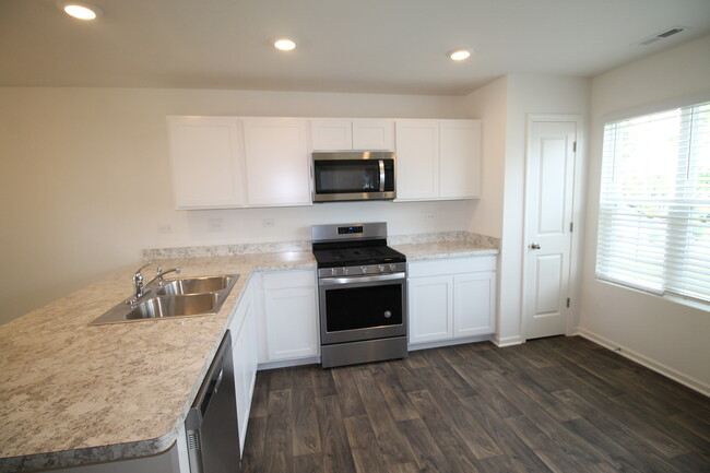 Building Photo - 2444 Alison Ave