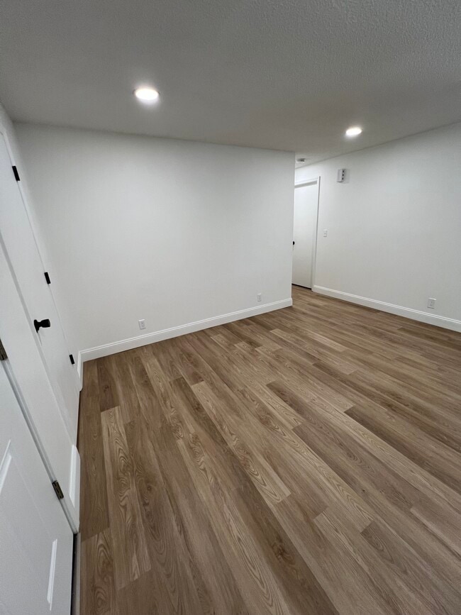 Living room - 14310 NE 14th Cir