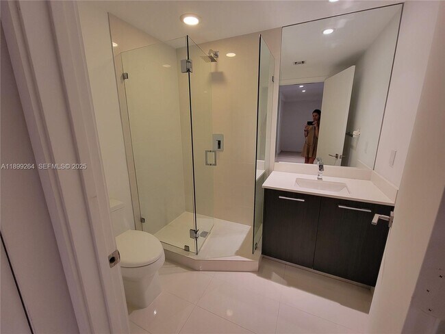 Foto del edificio - 45 SW 9th St