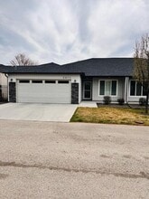 Building Photo - 2875 E Apricot Dr