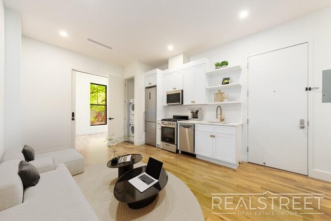 Building Photo - Brand New 3 Bed 3 Bath in Bed Stuy Brownst...
