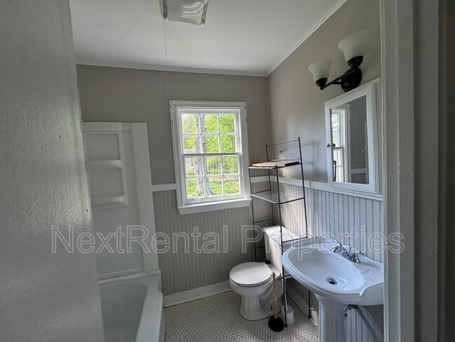 Foto del edificio - 535 Robinhood Rd