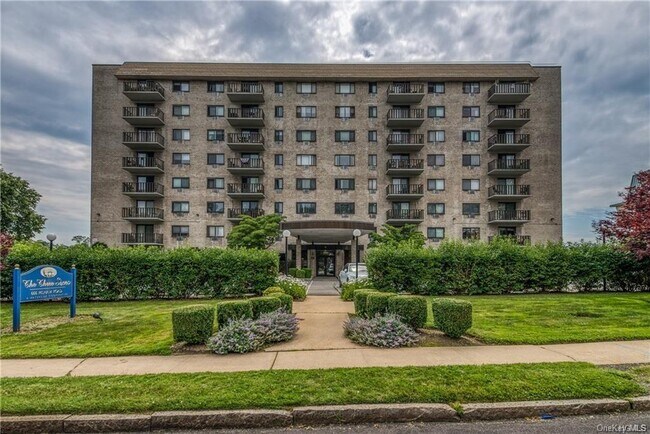 Foto del edificio - 666 Pelham Rd