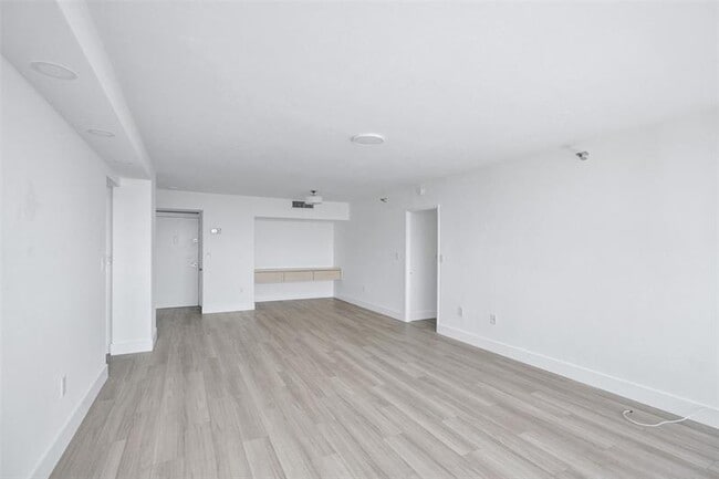 Building Photo - 20515 E Country Club Dr