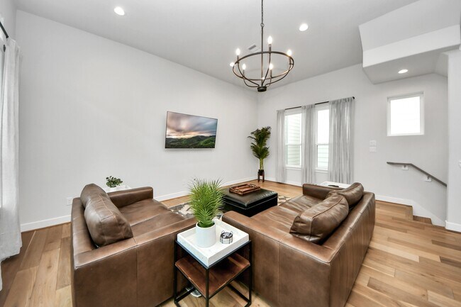 Foto del edificio - 1223 W 16th St