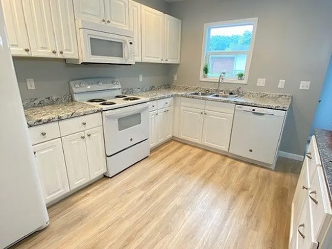 Building Photo - 108 Village Dr