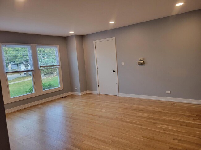 Building Photo - 1001 E Callero Cir