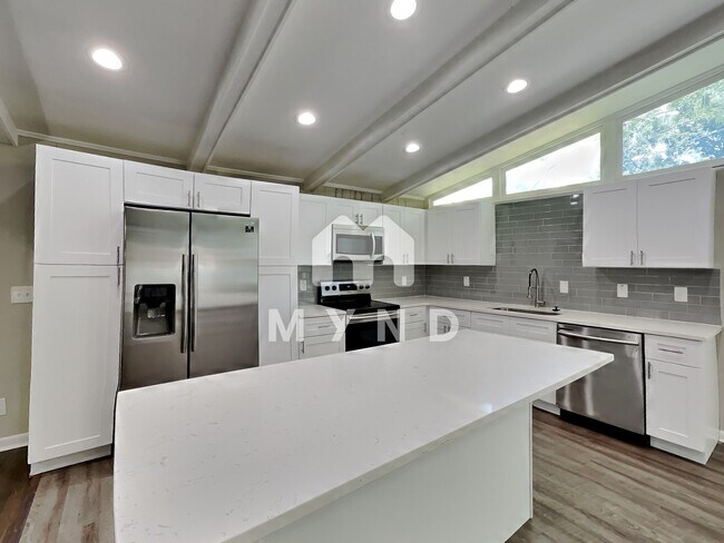 Foto del edificio - 1322 N Cliff Valley Way NE