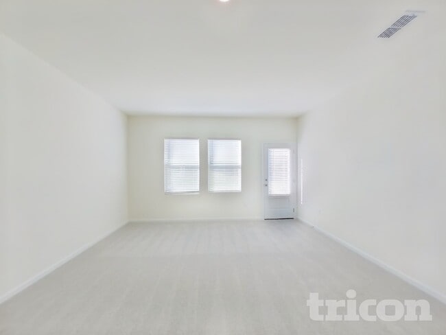 Building Photo - 1066 Large Poppy Dr