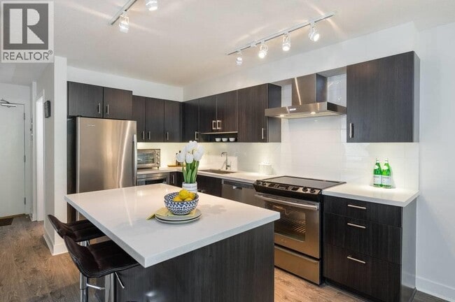 Building Photo - 500 Royal Ave