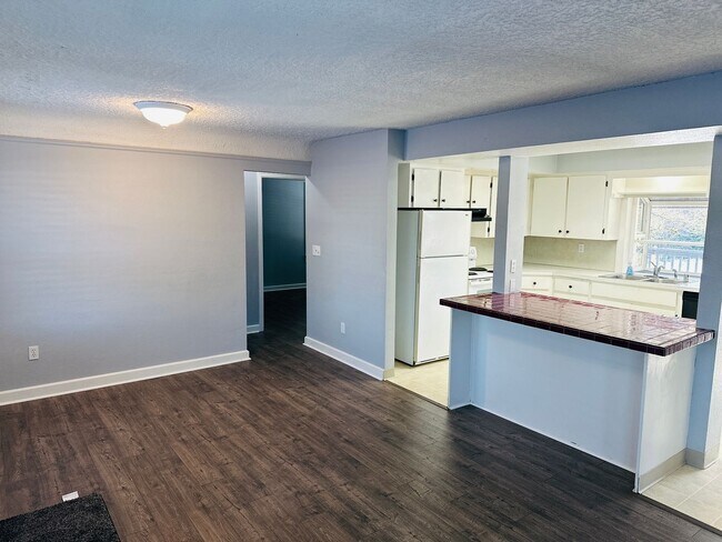 Foto del edificio - Charming Updated Home Centrally Located