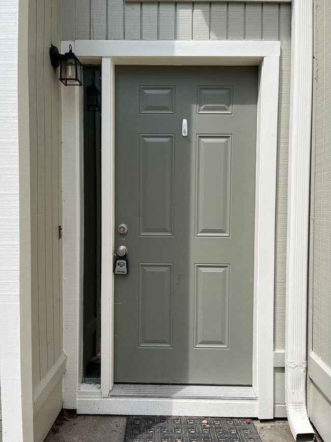 Building Photo - COMPLETELY RENOVATED Condo in West Ashley!