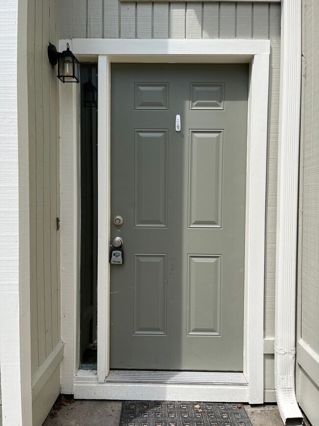 Foto del edificio - COMPLETELY RENOVATED Condo in West Ashley!