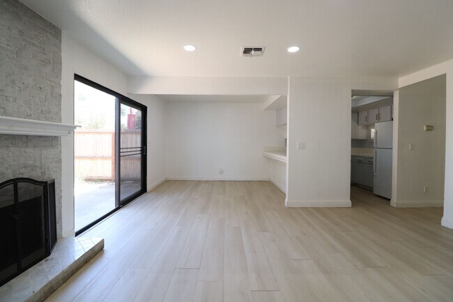 Building Photo - Spacious Northpointe Condo – 3 Bedrooms + Office | 3 Baths | Attached 2-Car Garage