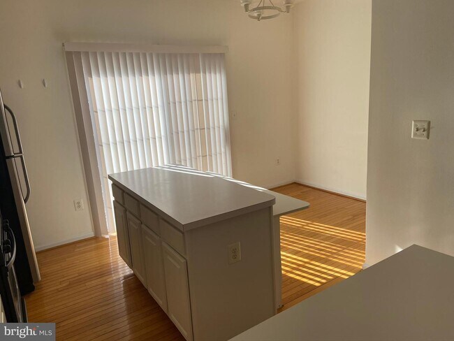 Foto del edificio - 3537 Christy Ln