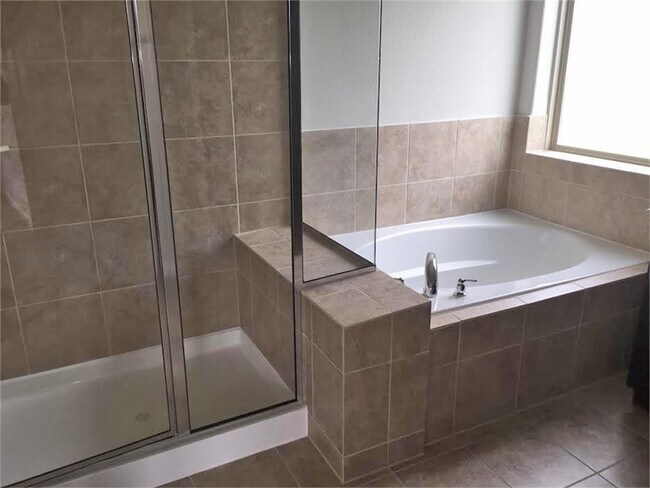 Foto del edificio - 16608 Spirit Lake Ct