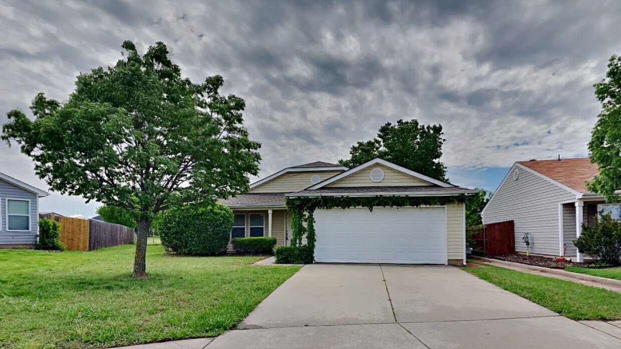 Foto principal - 3 Bedroom 2 Bath with 2 Car Garage - Moore...