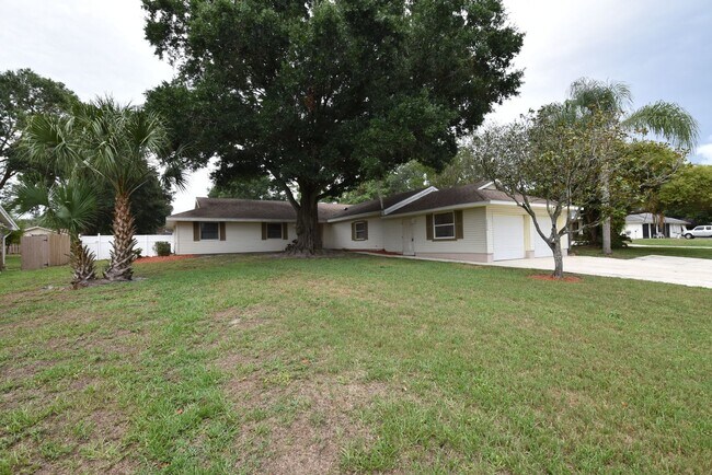 Building Photo - 2050 Broken Arrow Trl N