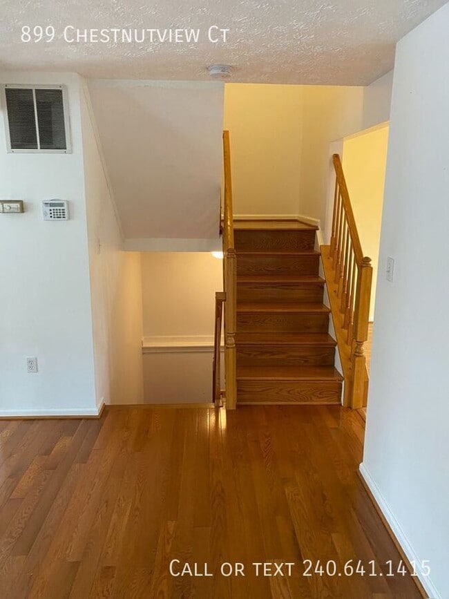 Building Photo - 899 Chestnutview Ct