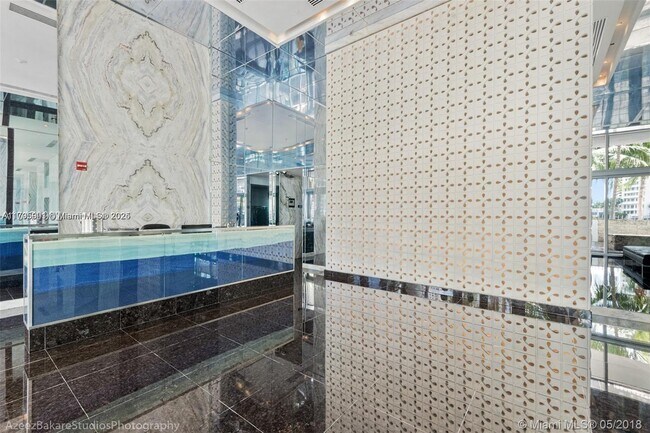 Foto del edificio - 325 Biscayne Blvd