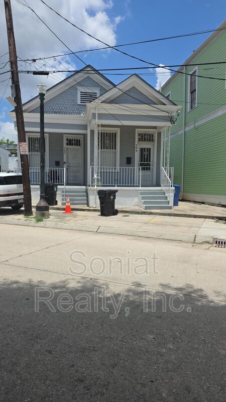 Building Photo - 705 Felicity St