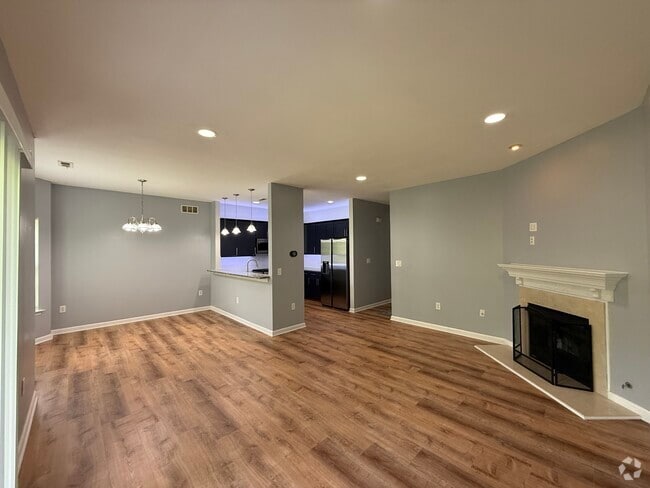Building Photo - 77 Pinehurst Dr