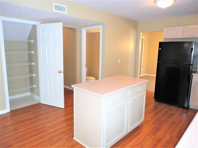 Building Photo - 483 Basswood Drive