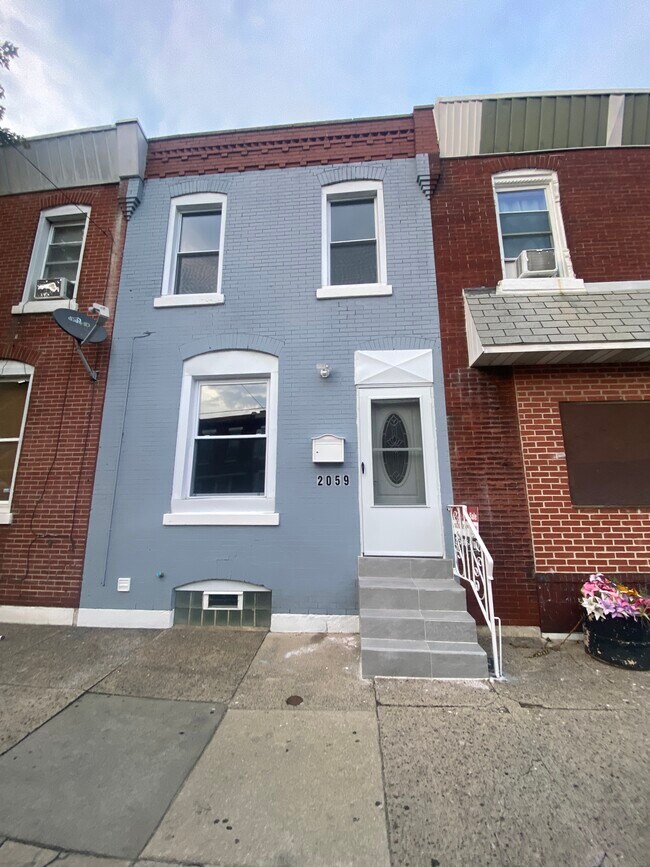 Building Photo - 2059 E Ontario St