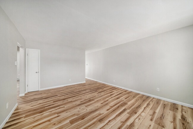 Building Photo - 210 W Locust St