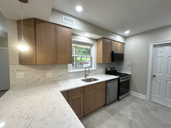 Building Photo - 362 Palisades Avenue