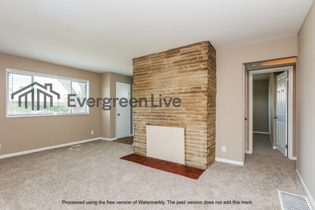 Building Photo - 125 Swallow Dr