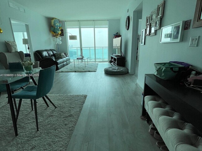 Building Photo - 951 Brickell Ave