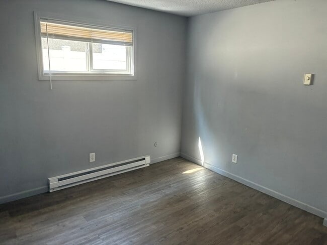 Building Photo - 217 E Sinto Ave
