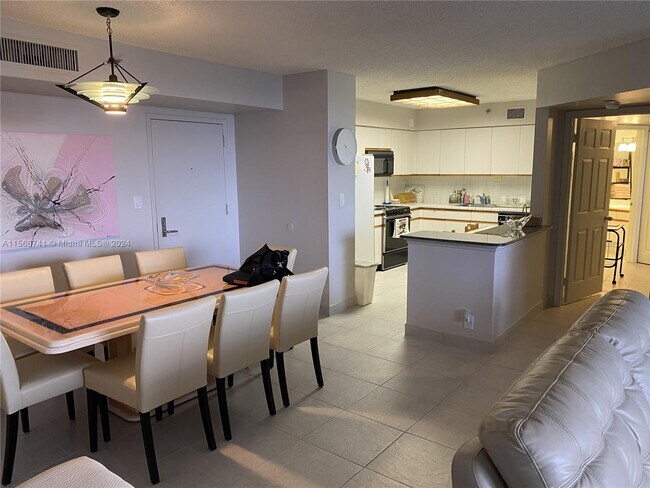 Foto del edificio - 3530 Mystic Pointe Dr