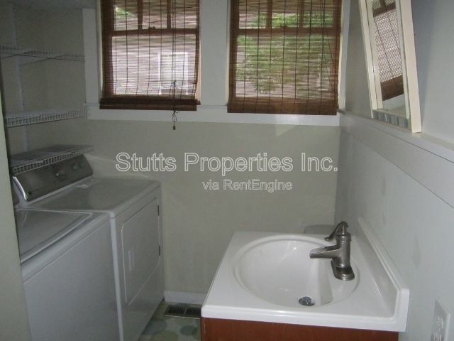 Building Photo - 403 Almon Ave